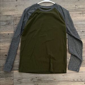 George Long Sleeve Tee in Olive and Gray